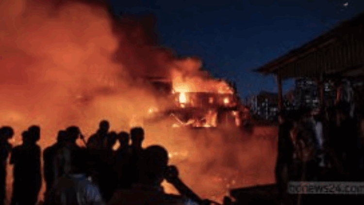 কড়াইল বস্তিতে অগ্নিকাণ্ড: ৫ ঘণ্টায় নিয়ন্ত্রণ, ১,৫০০ ঘর পুড়ে ছাই