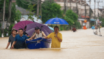 থাইল্যান্ডে অস্বাভাবিক বর্ষণে তীব্র বন্যা, মৃত ১৩