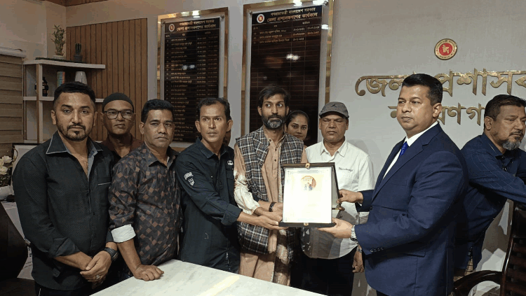 নারায়ণগঞ্জবাসীর হৃদয় জয় করে বিদায় নিলেন ডিসি জাহিদুল ইসলাম মিঞা