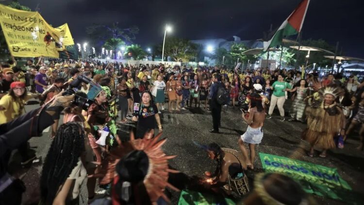 আদিবাসী বিক্ষোভে অশান্তি, আমাজন রক্ষার দাবি