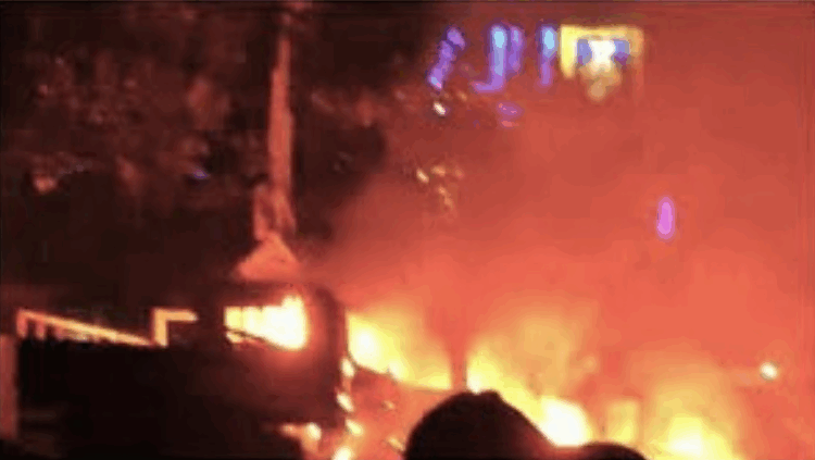 মোহাম্মদপুরে গাড়ির গ্যারেজে আগুন: তদন্তে অগ্নিসংযোগের ইঙ্গিত