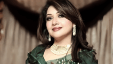 মানুষের ভণ্ডামিতে ক্লান্ত আঁখি আলমগীর, আবেগঘন স্ট্যাটাস