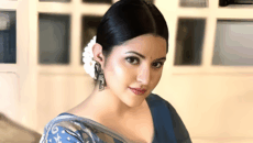 বিদেশ থেকে ফিরে আবেগঘন বার্তা দিলেন পরীমনি