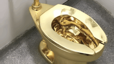 স্বর্ণের টয়লেট ‘আমেরিকা’ নিলামে, শুরুমূল্য এক কোটি ডলার