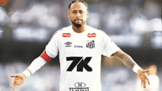 ইনজুরি নিয়ে খেলেও দলকে জেতালেন নেইমার