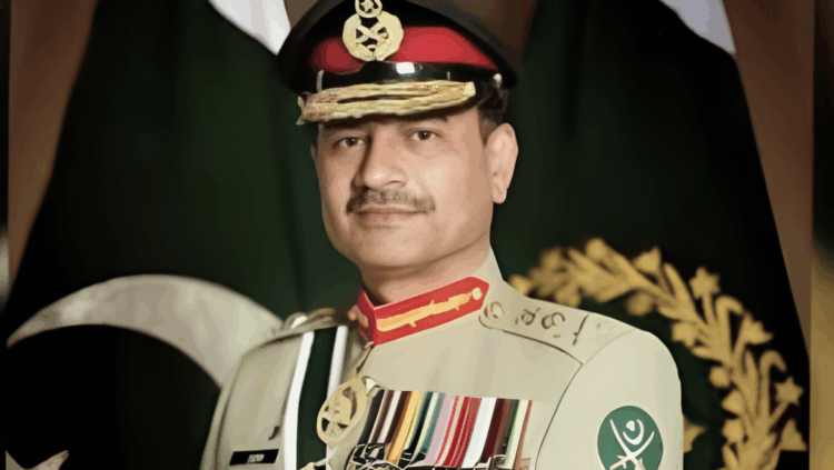 ‘গণতন্ত্রের মৃত্যু’: সেনাপ্রধানকে সর্বময় ক্ষমতা দেওয়ায় পাকিস্তানে বিতর্ক