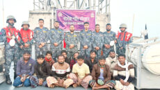 মায়ানমারে ডিজেল ও সিমেন্ট পাচারকালে বোটসহ ১১ জনকে আটক করেছে নৌবাহিনী