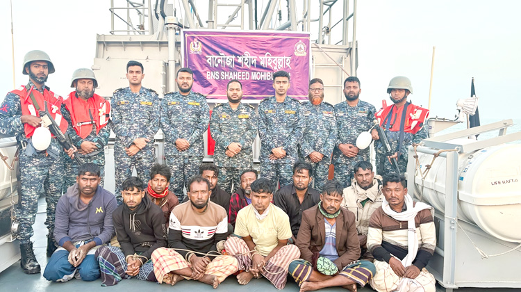 মায়ানমারে ডিজেল ও সিমেন্ট পাচারকালে বোটসহ ১১ জনকে আটক করেছে নৌবাহিনী