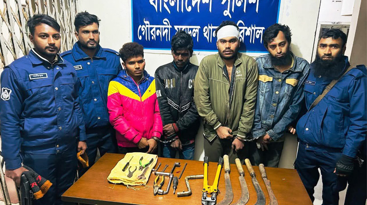 ডাকাতির প্রস্তুতিকালে গৌরনদীতে চার ডাকাত গ্রেপ্তার