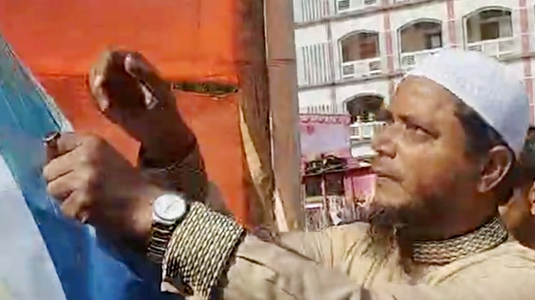 বাউফলে ফ্রি মেডিকেল ক্যাম্পে ব্যানার অপসারণ, জনসমাবেশ স্থগিত