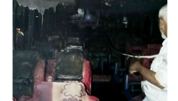 সোনাপুর বাস টার্মিনালে দাঁড়িয়ে থাকা বাসে আগুন, পুড়েছে বেশ কয়েকটি আসন