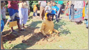 শ্রীপুরে টাকা না পেয়ে বাবা-মাকে মারধর, মাটিতে পুঁতে শাস্তি দিলো গ্রামবাসী