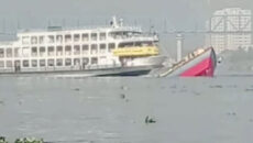 বুড়িগঙ্গায় লঞ্চের ধাক্কায় বালুবাহী বাল্কহেড ডুবি, অল্পের জন্য প্রাণরক্ষা