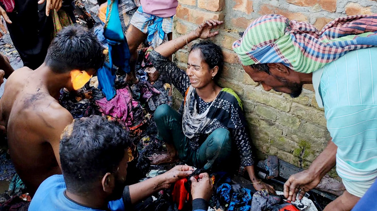 নবীনগরে আগুনে পুড়লো অসহায় রাশিদার বসতঘর, পথে বসলো চার সন্তান