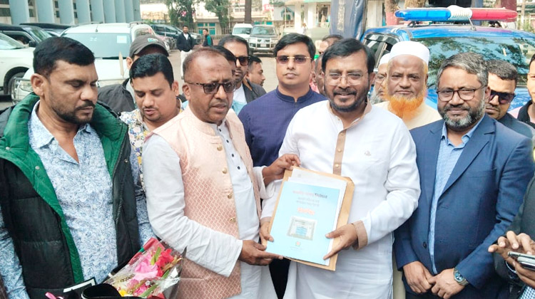 ফেনী-২ (সদর) আসন থেকে মনোনয়নপত্র সংগ্রহ করলেন এবি পার্টির চেয়ারম্যান মজিবুর রহমান মঞ্জু