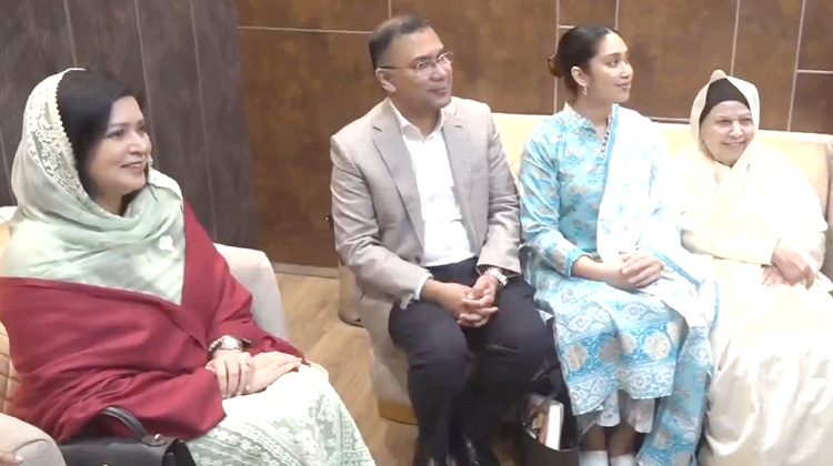 দেখা না দিলে বন্ধু কথা কয় না-সময়ই দিল জবাব