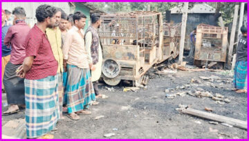 শ্রীপুরে অগ্নিকাণ্ডে অটোরিক্সা গ্যারেজসহ ১৫টি অটো পুড়ে ছাই