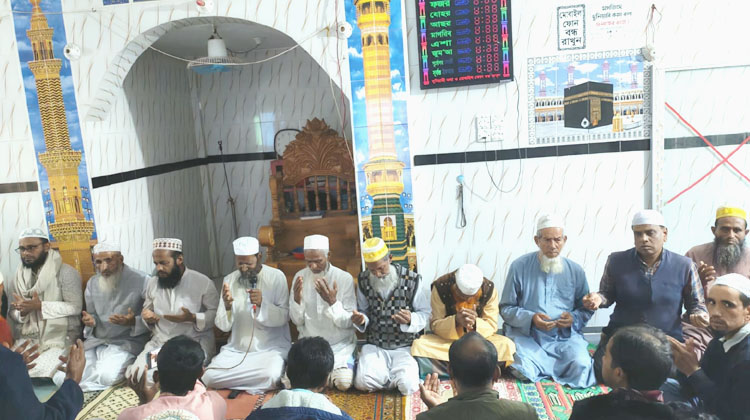 বাউফলের পোমাহুরা জামে মসজিদে খালেদা জিয়ার সুস্থতা কামনায় দোয়া ও মিলাদ