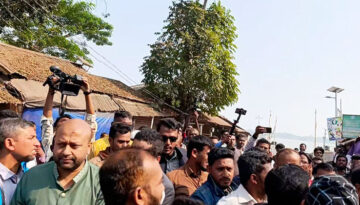 মীরগঞ্জ সেতুর ভিত্তিপ্রস্তর স্থাপন অনুষ্ঠানে ব্যারিস্টার আসাদুজ্জামান ফুয়াদ লাঞ্ছিত