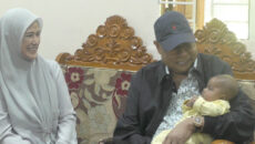 প্রতিষ্ঠানের কর্মীর বাবা হওয়ার খবরে বাংলাদেশে ছুটে আসেন মালয়েশিয়ান ব্যবসায়ী দম্পতি