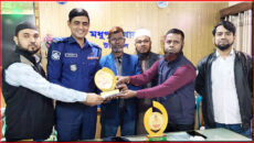 মধুপুর থানা অফিসার ইনচার্জের বিদায়ে সম্মাননা স্মারক প্রদান