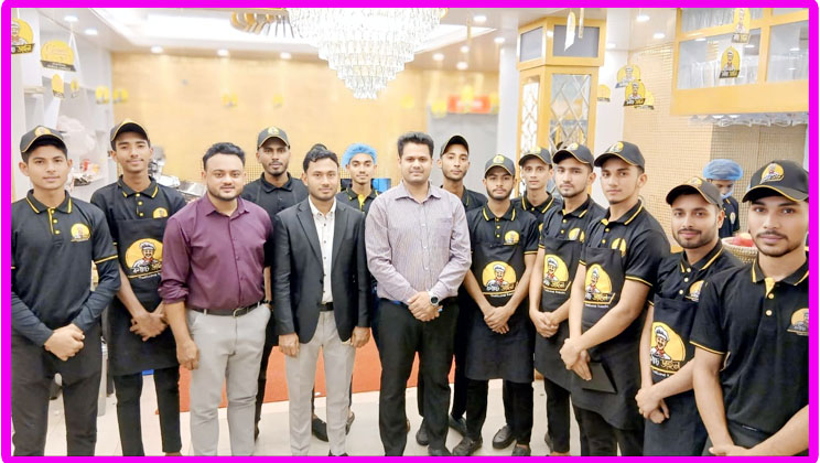 চাঁদপুরে নতুন খাবারের আকর্ষণ ‘কাচ্চি ডাইন’- গ্রাহকদের ভিড় অব্যাহত