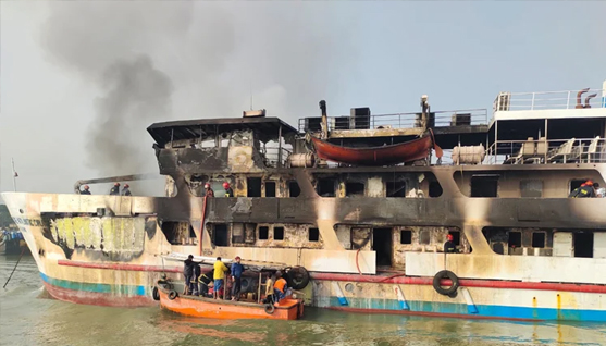কক্সবাজারে সেন্টমার্টিনগামী ‘দি আটলান্টিক ক্রুজ’-এ অগ্নিকাণ্ড এক কর্মচারীর মৃত্যু, প্রাণে রক্ষা ১৯৪ পর্যটক