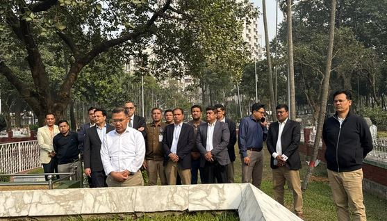 ছোট ভাই আরাফাত রহমান কোকোর কবর জিয়ারত করলেন তারেক রহমান