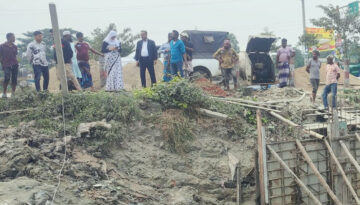 সোনাইমুড়ীতে খাল-সড়ক দখলকারীদের বিরুদ্ধে এসিল্যান্ডের অভিযান