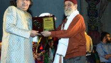 নাট্যযোদ্ধা সম্মাননা পেলেন পন্ডিত দিশারী চক্রবর্তী