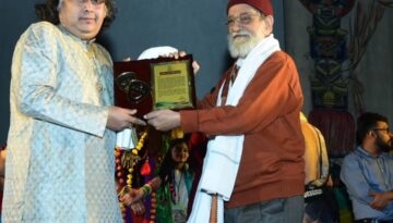 নাট্যযোদ্ধা সম্মাননা পেলেন পন্ডিত দিশারী চক্রবর্তী