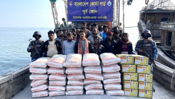 মায়ানমারে পাচারকালে সিমেন্টসহ ২২ পাচারকারী আটক