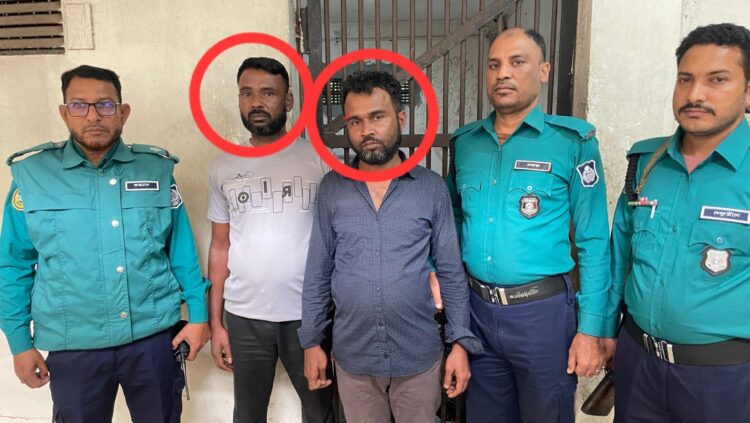 সাংবাদিক পরিচয়ে ব্ল্যাকমেইল: বরিশালে দুই যুবক গণধোলাইয়ে আটক