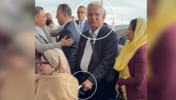 একদিকে মৃত্যুপথযাত্রী মা, অন্যদিকে খালেদা জিয়া