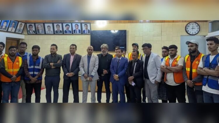 শহরের যানজট কমাতে আবারও রাস্তায় স্বেচ্ছাসেবক