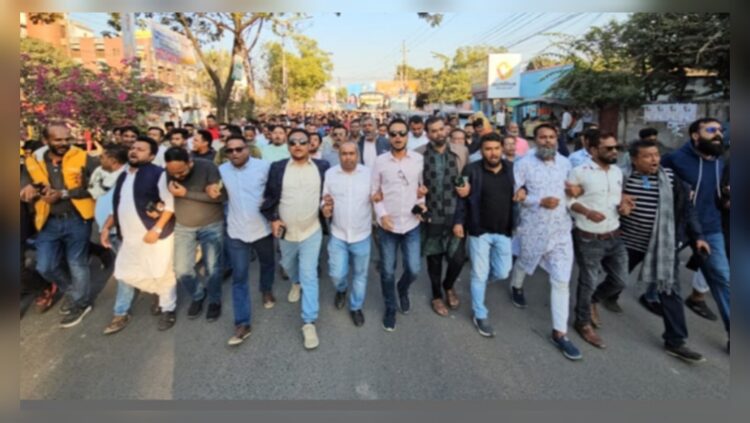 হাদির ওপর সন্ত্রাসী হামলার প্রতিবাদে নারায়ণগঞ্জে যুবদলের বিশাল মিছিল