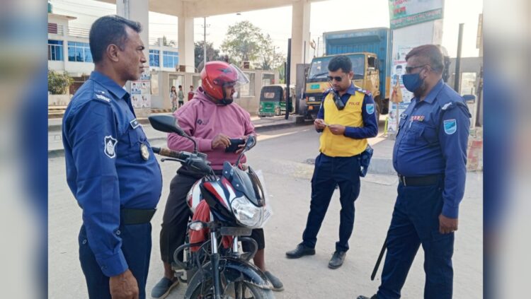বন্দরে যানবাহন তল্লাশি, ৮টি মোটরসাইকেল আটক, ৪ মামলা