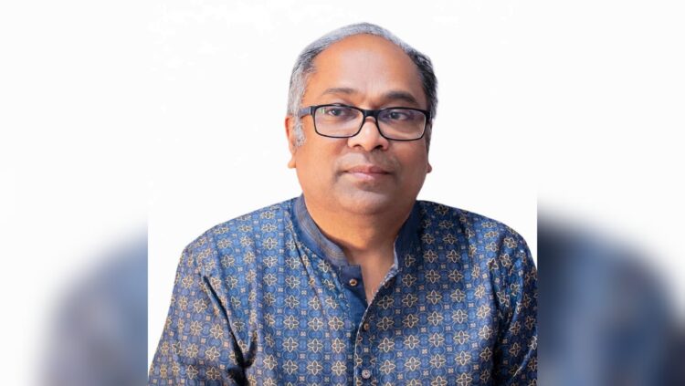 সিইউকেসি সাহিত্য পুরস্কার ২০২৫ পেলেন নাট্যকার ড. মুকিদ চৌধুরী