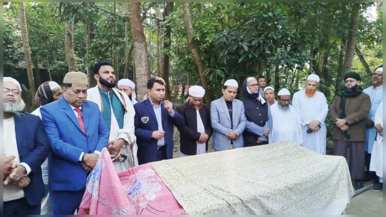 দৈনিক চাঁদপুরজমিন ও অনুপমা পত্রিকার সম্পাদক রোকনের মায়ের দাফন সম্পন্ন