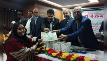 এইচএসসি পরীক্ষায় জিপিএ–৫ প্রাপ্ত শিক্ষার্থীদের সংবর্ধনা দিলো বিশ্ববিদ্যালয় পরিক্রমা