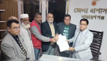 নারায়ণগঞ্জ-৩ আসনে স্বতন্ত্র প্রার্থী হিসেবে অধ্যাপক রেজাউল করিমের মনোনয়নপত্র দাখিল