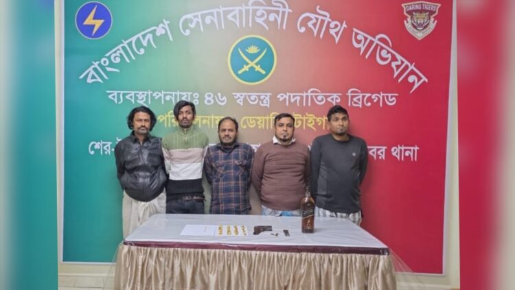 রাজধানীতে আগ্নেয়াস্ত্র, গুলি ও পেট্রলবোমাসহ আটক ৫