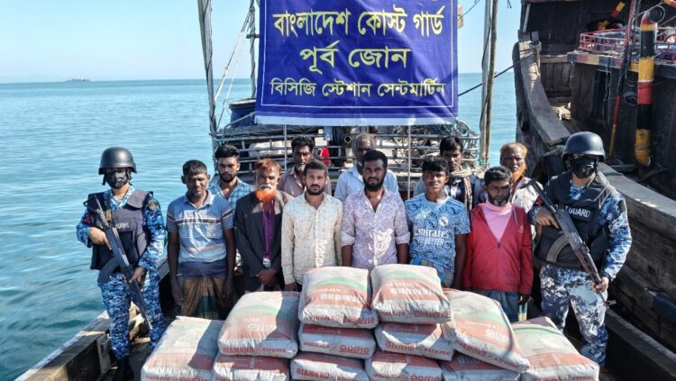 মিয়ানমারে পাচারের সময় সিমেন্টসহ ১১ পাচারকারী আটক