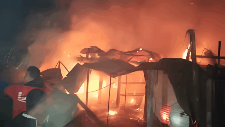 বেগমগঞ্জে ভয়াবহ আগুন, ১০ দোকান পুড়ে ছাই