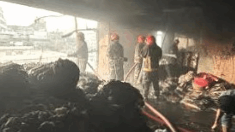 পুরান ঢাকায় বহুতল ভবনে আগুন, ৯ ইউনিটের চেষ্টায় নিয়ন্ত্রণ