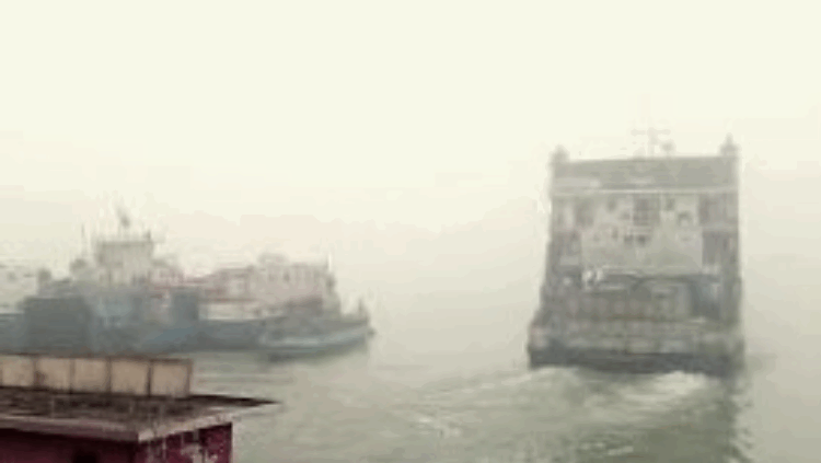 ৪ ঘণ্টা পর পাটুরিয়া-আরিচা নৌরুটে ফেরি চলাচল শুরু