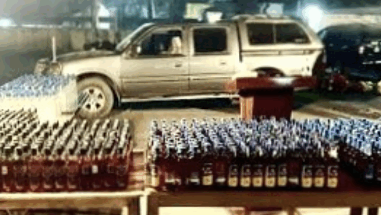 কিশোরগঞ্জে মদের বড় চালান জব্দ, পাচারকারীরা পলাতক