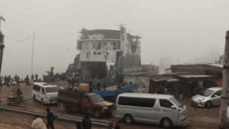 সাড়ে ৯ ঘণ্টা পর পাটুরিয়া-দৌলতদিয়াসহ তিন রুটে ফেরি সচল