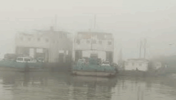 কুয়াশার কারণে দৌলতদিয়া-পাটুরিয়া রুটে ফেরি চলাচল বন্ধ