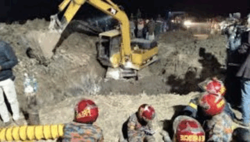 অবশেষে ৩২ ঘণ্টা পর তানোরে গর্তে পড়া শিশু উদ্ধার